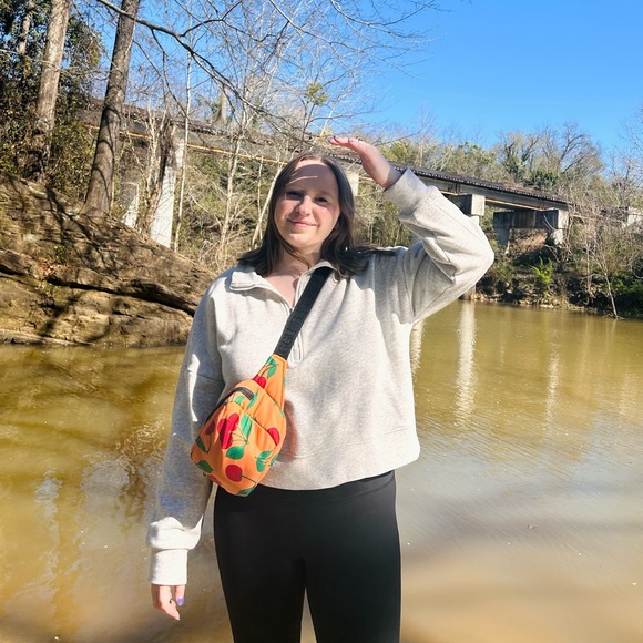 Meet your Posher, Mariah - Picture 5 of 5